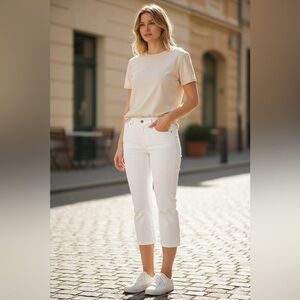 Democracy White Ankle Capris Jeans
